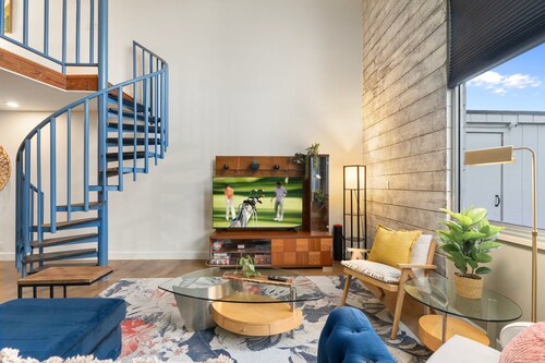 Work ready Mezzanine | BBQ + Pool | Pierson Street