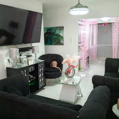 Charming 2-bedroom apartment with AC, WiFi in nice Santiago de los Caballeros