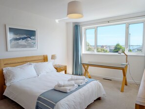 4 makuuhuonetta, silitysrauta/-lauta, Wi-Fi, vuodevaatteet