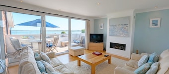 Harbour View - Coming Soon - a town house that sleeps 8 guests in 4 bedrooms