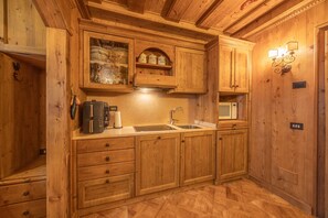 Fridge, microwave, dishwasher, coffee/tea maker