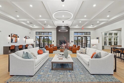 Landing | Stunning 1BD, Gym, Clubhouse