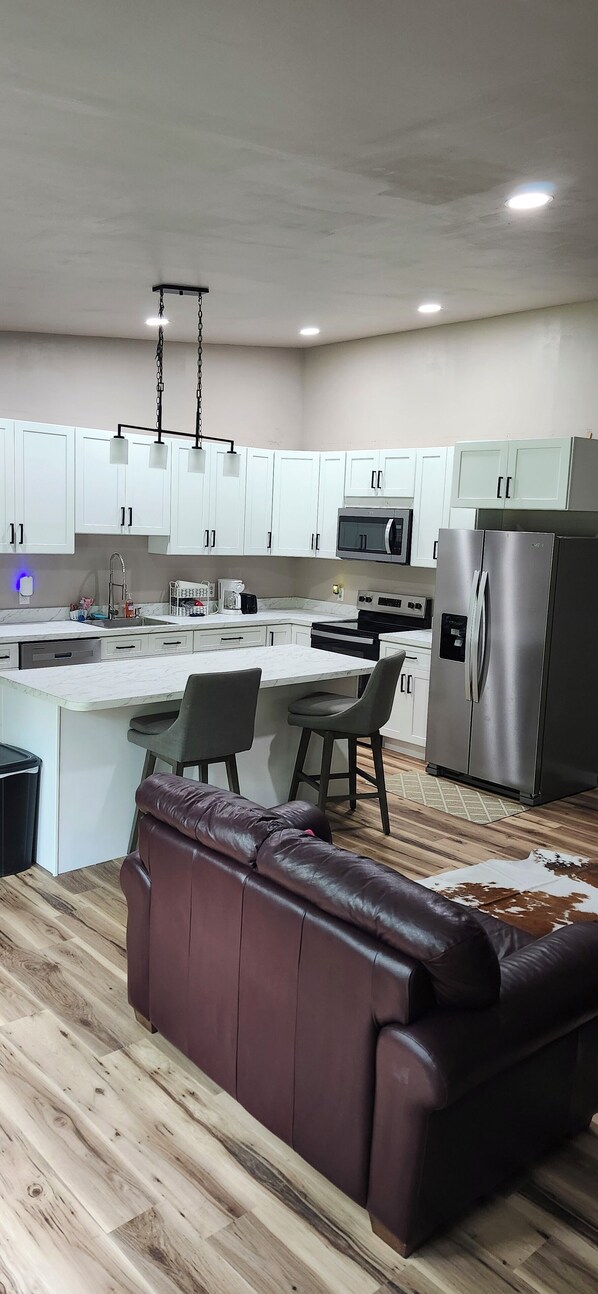 Private kitchen - Charming 3-bedroom entire barnhouse in amazing Reddick with AC, WiFi. (Reddick)