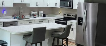 Charming 3-bedroom entire barnhouse in amazing Reddick with AC, WiFi.