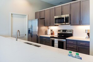 Kühlschrank, Esstisch