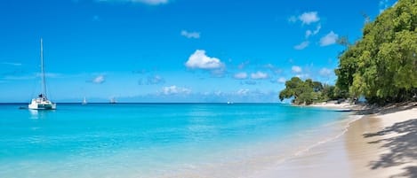 Villa, 4 Bedrooms | Beach