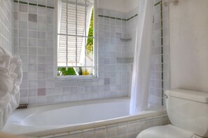 Townhome, 3 Bedrooms | Bilik Mandi | Tuala disediakan 