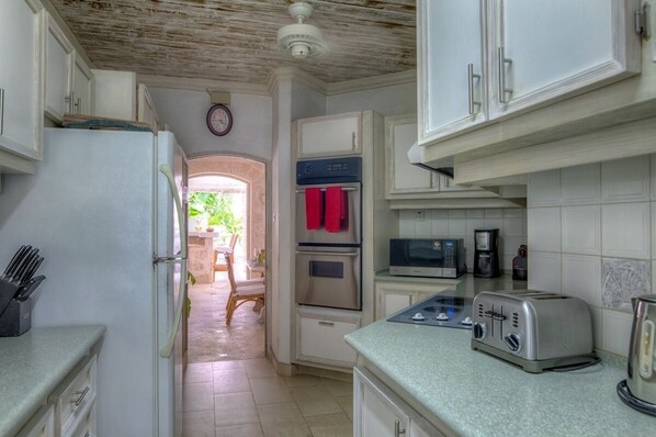 Townhome, 3 Bedrooms | Dapur peribadi | Peti sejuk, ketuhar, pembancuh kopi/teh, pembakar roti 