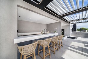 House, 2 Bedrooms | Outdoor dining