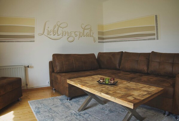 Apartment | Living area - Apartment With Mountain View (Treffen)