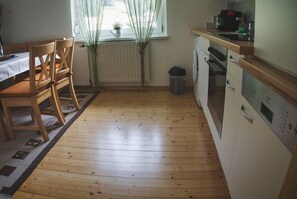 Private kitchen - Apartment With Mountain View (Treffen)