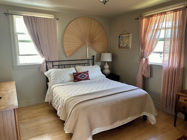 2 bedrooms, desk, travel cot, free WiFi