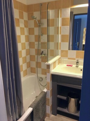 Hårføner og toalettpapir
