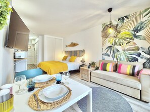 1 dormitori i planxa i posts de planxar