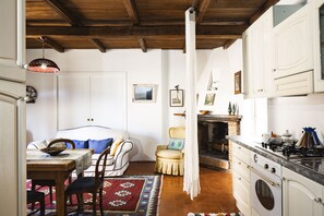 Villa, 3 Bedrooms, Smoking, Patio | Interior