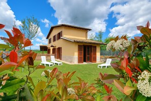 Exterior - Casa Padronale - Rustic Charm, Hiking and Pool (Castelraimondo)