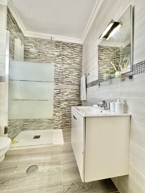 Hair dryer, towels