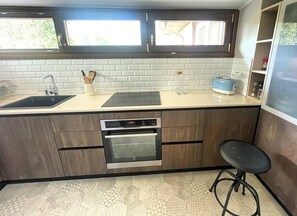 Oven, stovetop, dishwasher