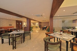 Restaurant - Hotel Grand Continent Premier Banjara Hills, Hyderabad (Hyderabad)