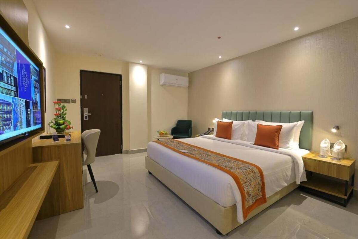 Minibar, caja fuerte, escritorio y espacio para trabajar con un portátil