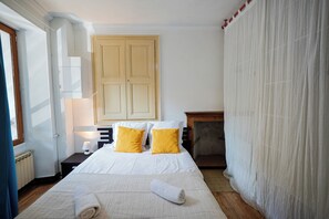 3 bedrooms, travel cot, free WiFi, bed sheets