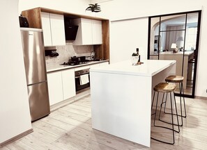 Micro-ondes, four, lave-vaisselle