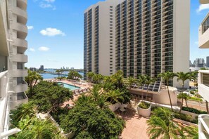 Property grounds - Condo on the Pool - 4 Guests, Water Views (Miami)