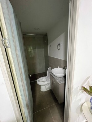 Căn hộ, 2 phòng ngủ, hút thuốc, quang cảnh thành phố | Phòng tắm