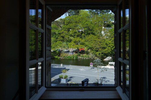 APARTMENT IN THE CHAUMIERE WITH PORT VIEW 2 MN FROM DOWNTOWN CENTRE