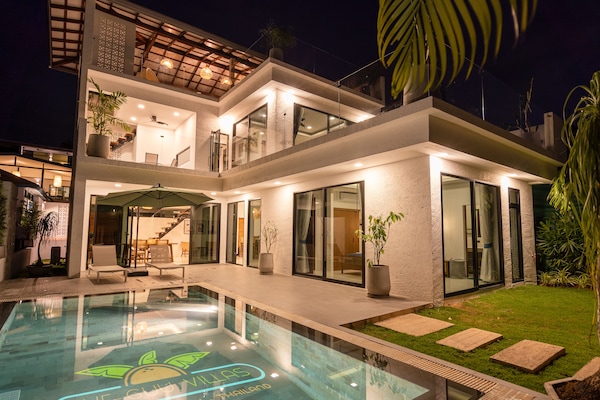 Outdoor pool, free cabanas, pool umbrellas