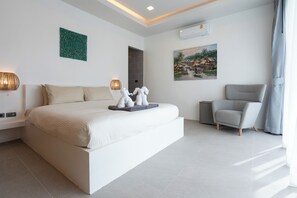 Luksusvilla, fjellutsikt | Skrivebord, skrivebord for bærbar PC, lydisolert og wi-fi (inkludert)