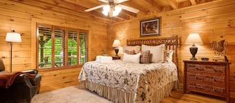 Pet-Friendly Log Cabin w/ Hot Tub + Biltmore Pass | Black Mountain Views