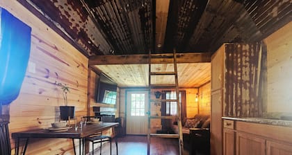 The Antler Nook - tiny home on 30 peaceful acres!