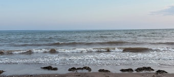 Nova Scotia Coastal Escape
A refined year round 2 bedroom cottage by the sea