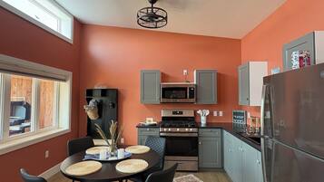 Coffee/tea maker, fridge, microwave, oven