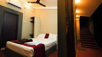 6 bedrooms, WiFi, bed sheets