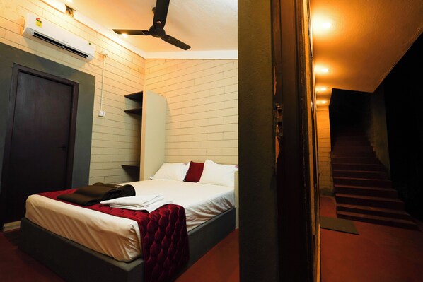 6 bedrooms, WiFi, bed sheets