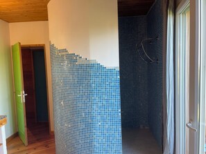 Shower, towels
