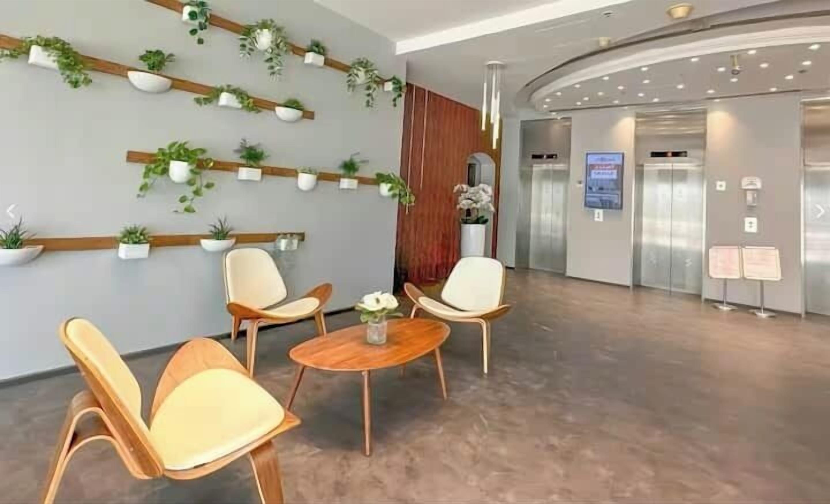 Coin salon dans le hall