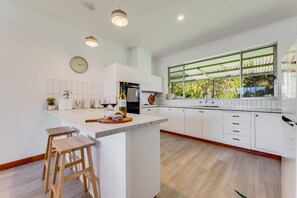 Fridge, microwave, oven, stovetop - The sweet & spicy retreat. Your home away from home. WIFI included/Free parking. (Mount Gambier)