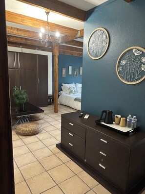 Family Quadruple Room | Blackout curtains, iron/ironing board, travel cot, free WiFi - Celinatura (Préneron)