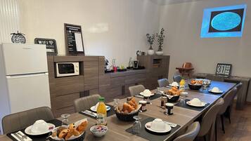 Dagelijks continentaal ontbijt inbegrepen