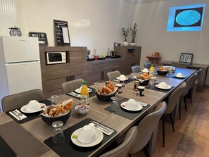 Free daily continental breakfast - Celinatura (Préneron)