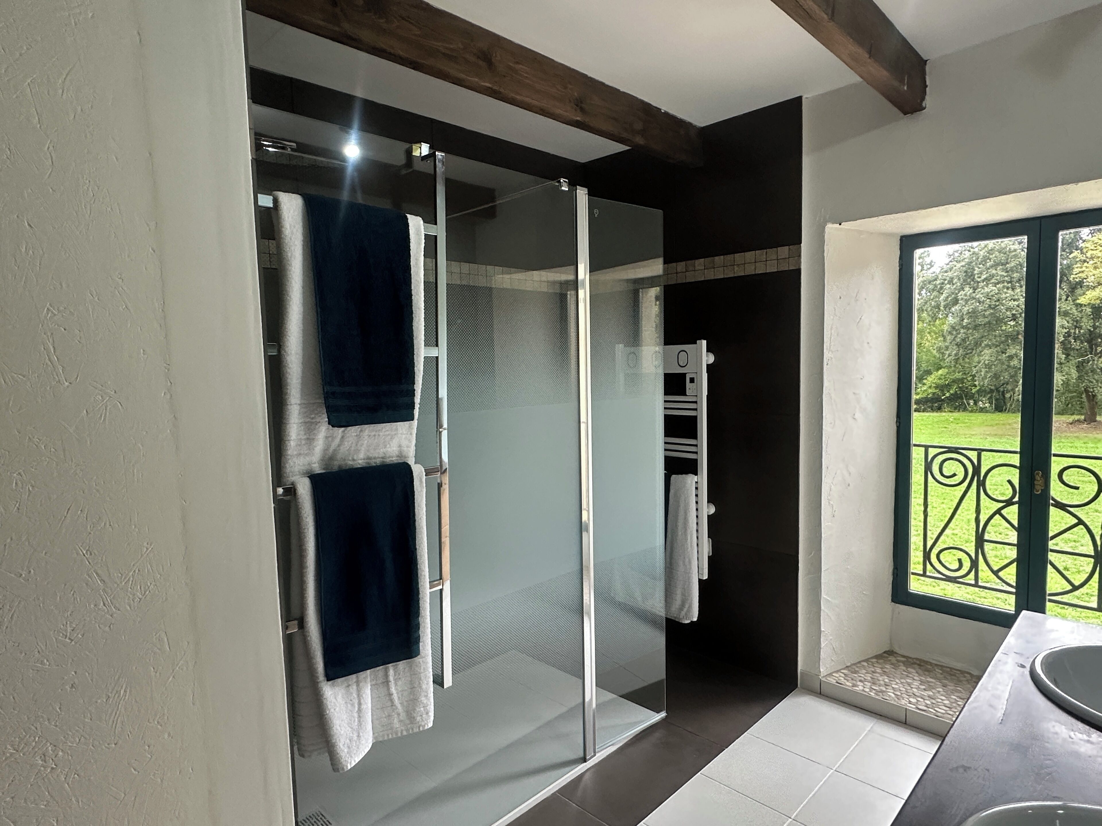 Family Quadruple Room | Bathroom | Shower, hydromassage showerhead, towels