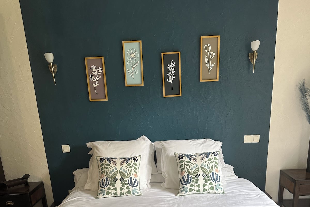 Firemannsrom – familie | Blendingsgardiner, strykejern/-brett og reiseseng for barn