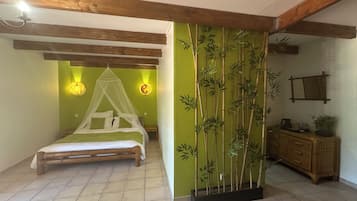 Kamar Double Standar | Tirai kedap cahaya, setrika/meja setrika, dan tempat tidur bayi