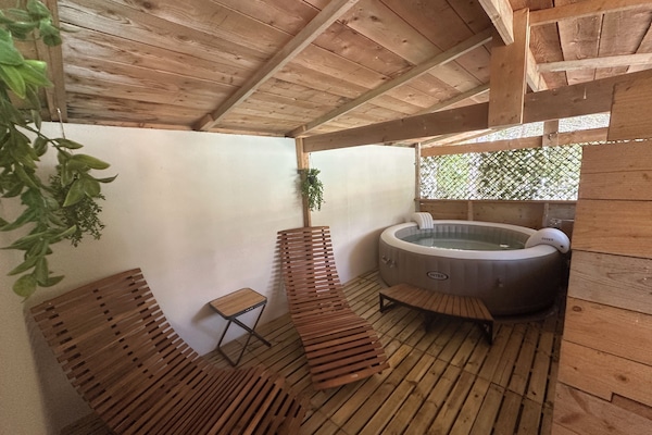 Tina de hidromasaje al aire libre