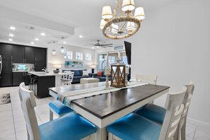 Interior - Resort-style Condo with Pool and Water Views! Near Anna Maria Islands beach (Bradenton)