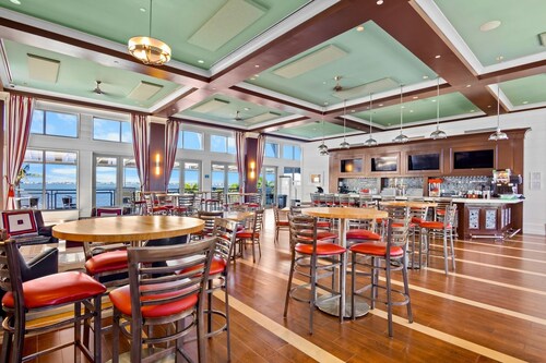 Resort-style Condo with Pool and Water Views! Near Anna Maria Islands beach