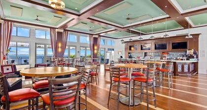 Resort-style Condo with Pool and Water Views! Near Anna Maria Islands beach